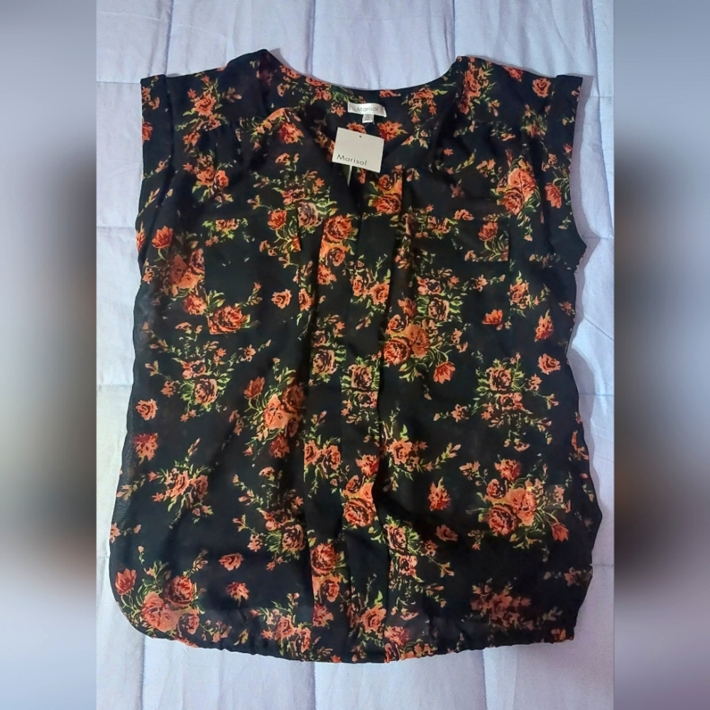 NWT MARISOL BLACK FLORAL TEE